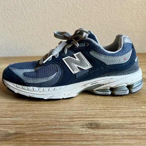 New Balance 2002R Boys Size 5Y W Blue Athletic Running Shoes Sneakers Sleek - Picture 3 of 14